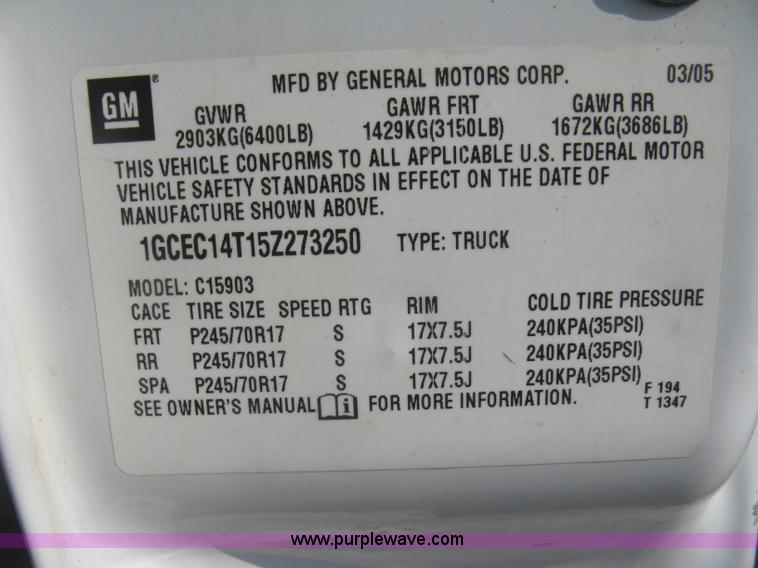 image for item L6371 2005 Chevrolet Silverado 1500 LS pickup truck