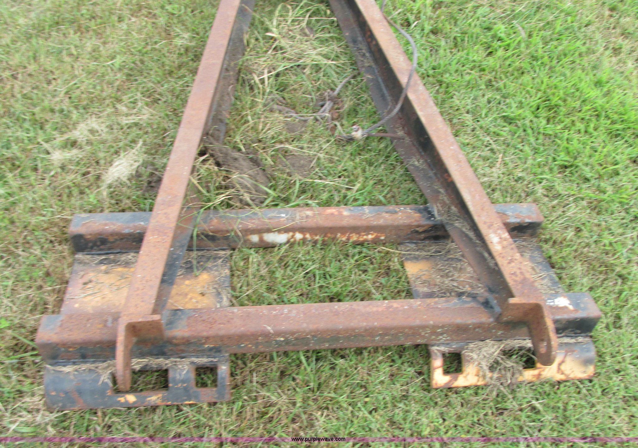 Skid steer extendable boom in Belton, MO Item K9446 sold Purple Wave