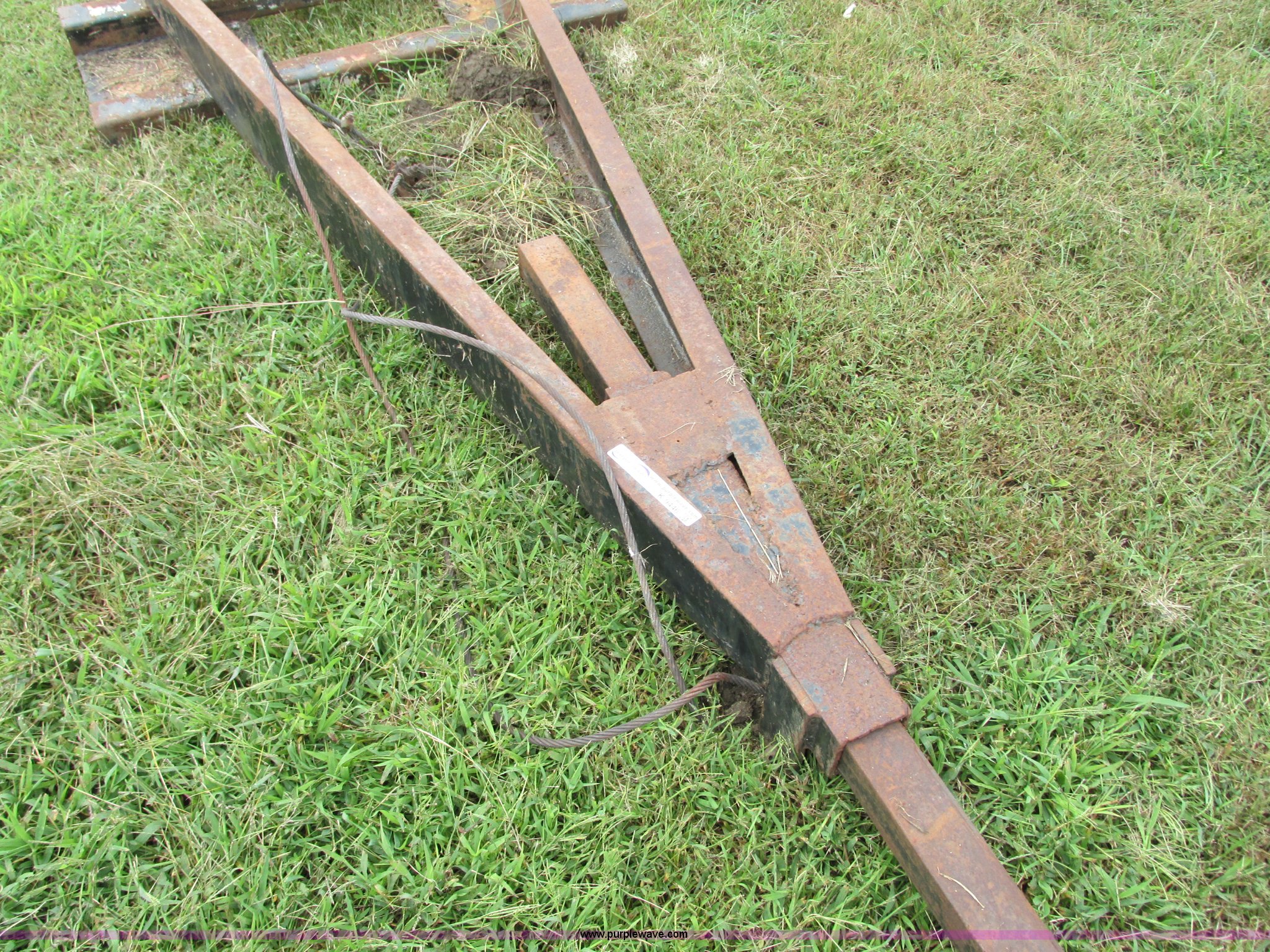 Skid steer extendable boom in Belton, MO Item K9446 sold Purple Wave