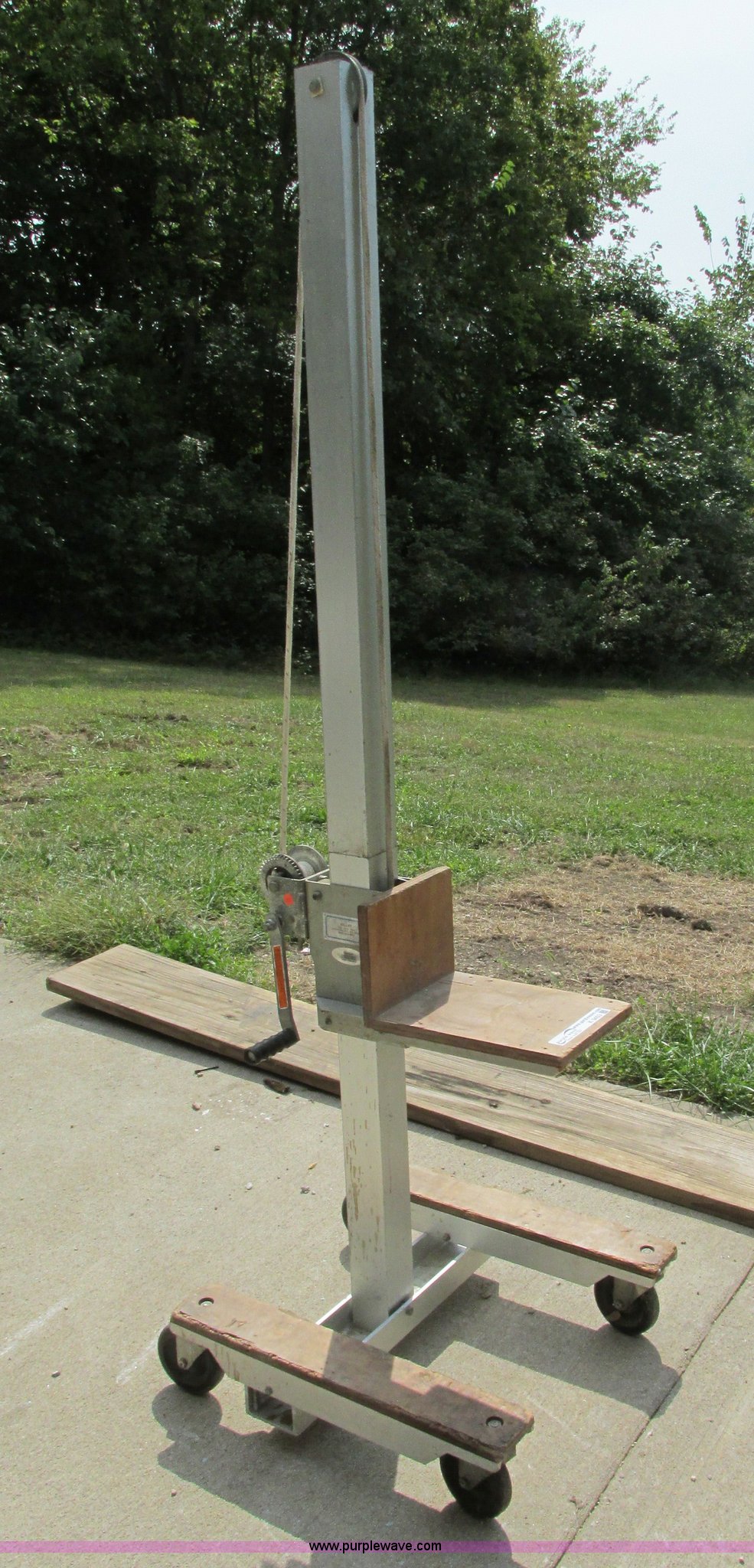 GilLift jack Item K9453 selling at SOLD! October 21 Vehicles