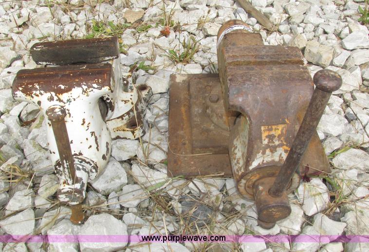 image for item AV9082 (2) vises