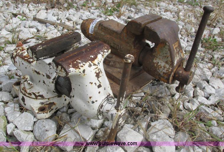 image for item AV9082 (2) vises