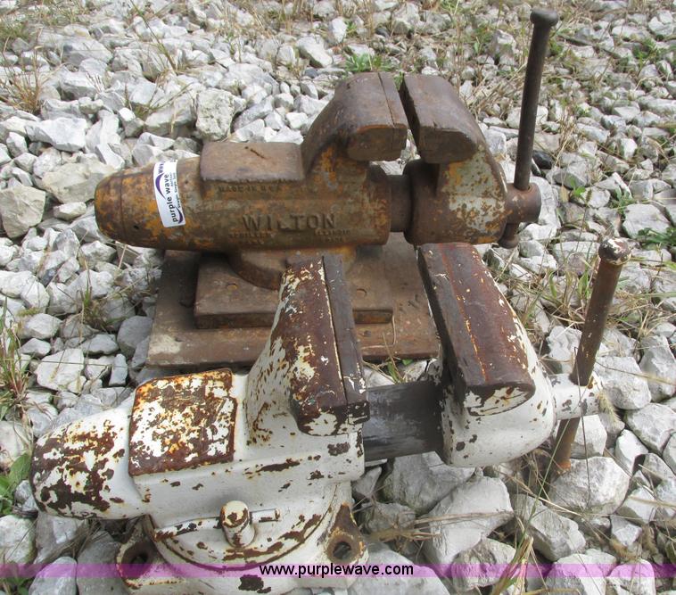 image for item AV9082 (2) vises