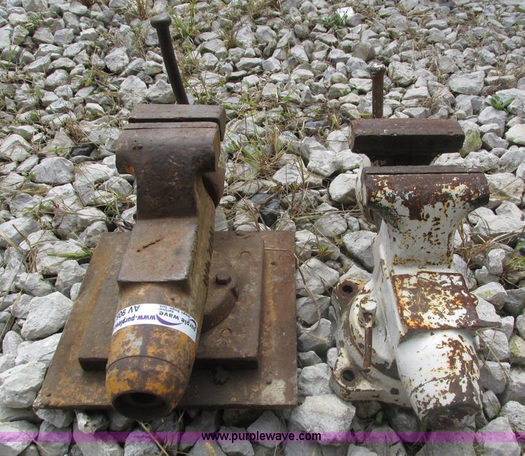 image for item AV9082 (2) vises