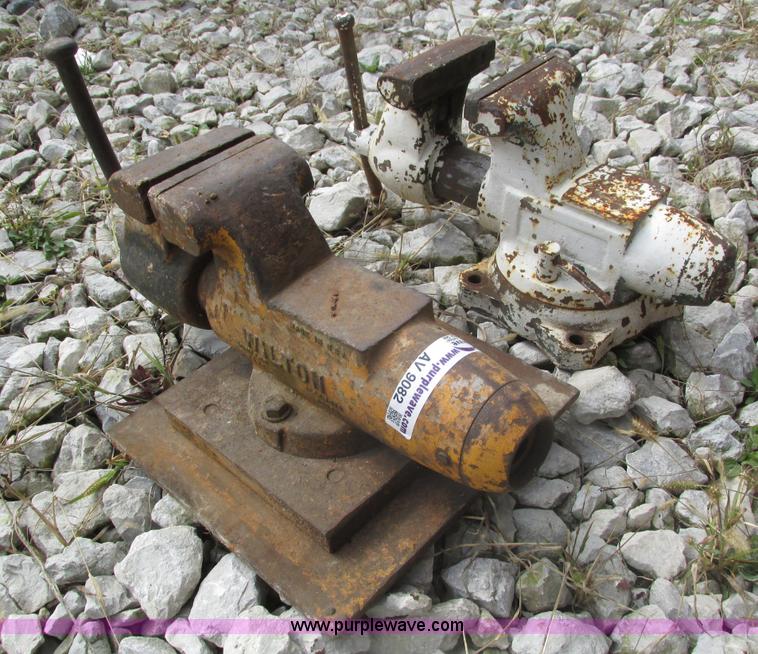 image for item AV9082 (2) vises