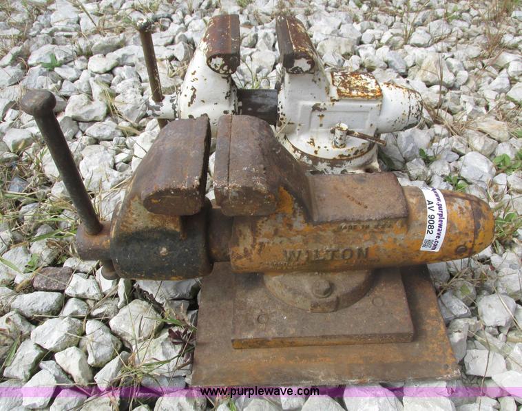 image for item AV9082 (2) vises