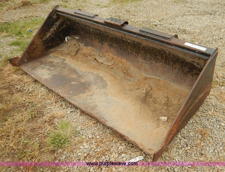 image for item BH9853 John Deere Worksite Pro 72 skid steer bucket