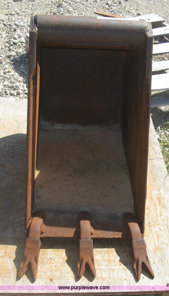 image for item BL9242 Wain Roy backhoe bucket