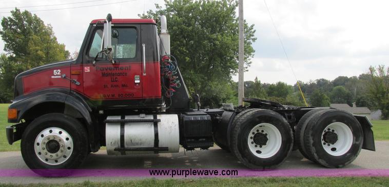 image for item BS9995 1999 International 8100 semi truck