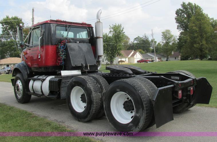 image for item BS9995 1999 International 8100 semi truck