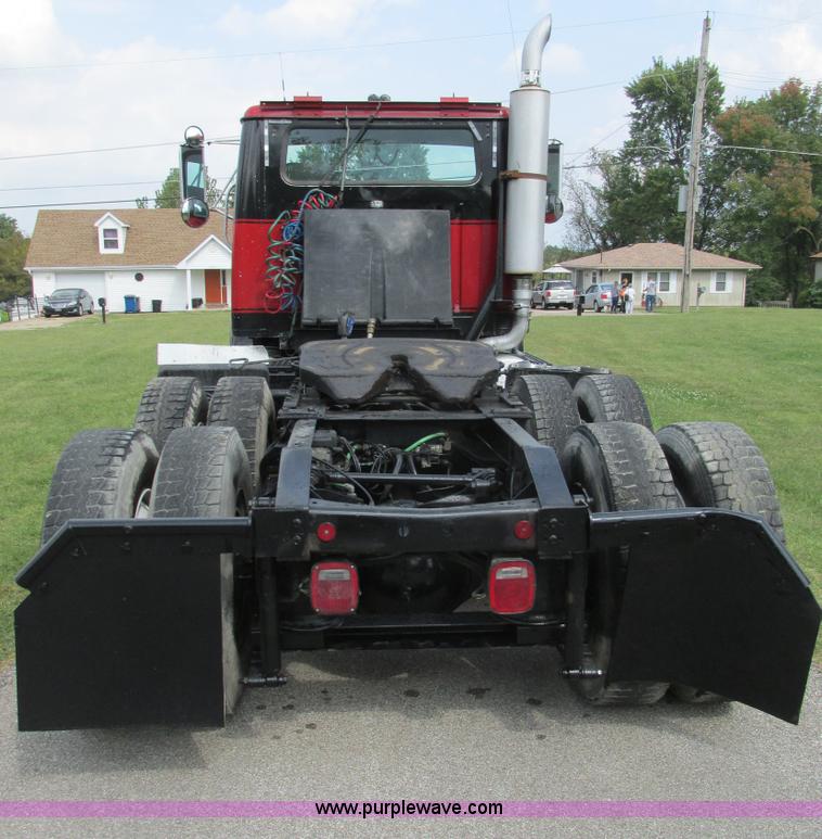 image for item BS9995 1999 International 8100 semi truck