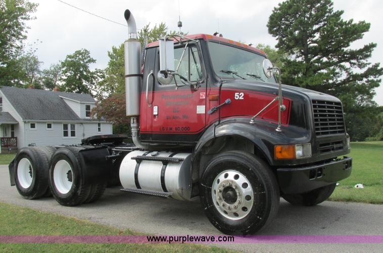 image for item BS9995 1999 International 8100 semi truck