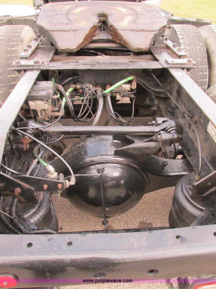 image for item BS9995 1999 International 8100 semi truck