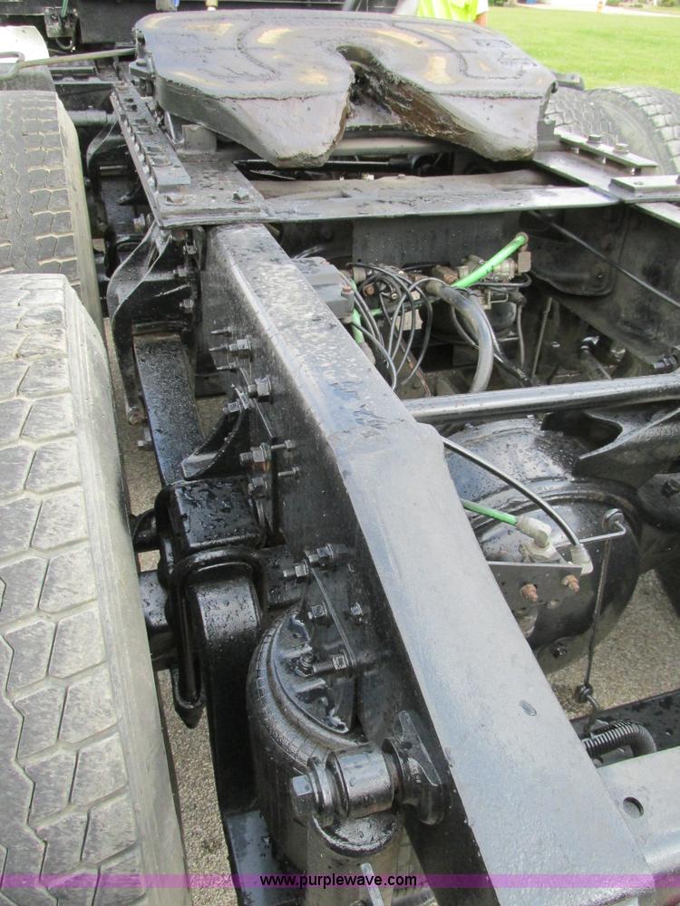 image for item BS9995 1999 International 8100 semi truck