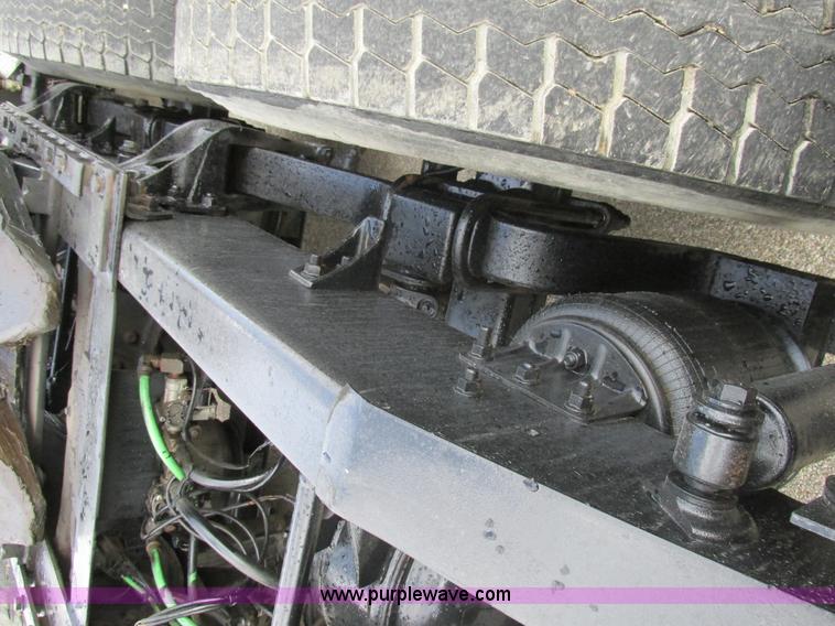 image for item BS9995 1999 International 8100 semi truck