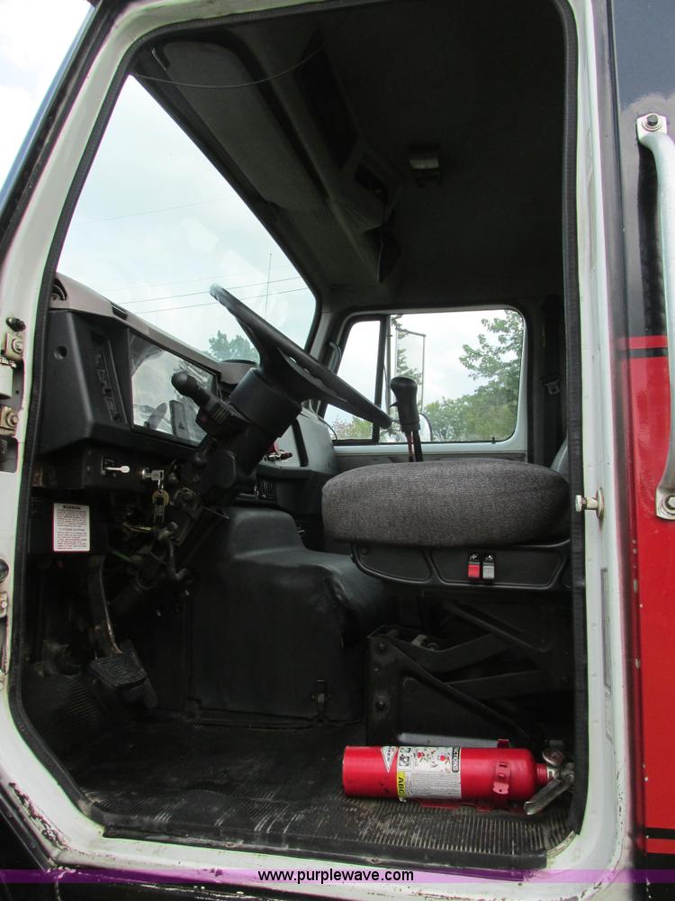 image for item BS9995 1999 International 8100 semi truck