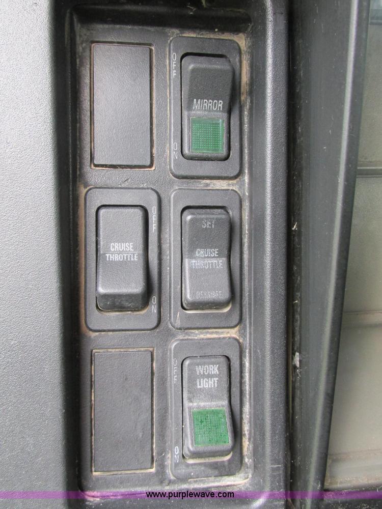 image for item BS9995 1999 International 8100 semi truck