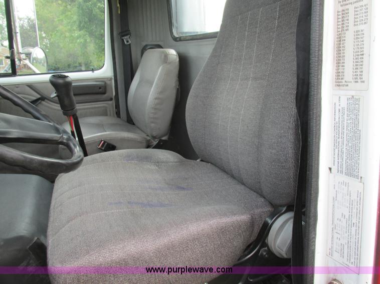 image for item BS9995 1999 International 8100 semi truck