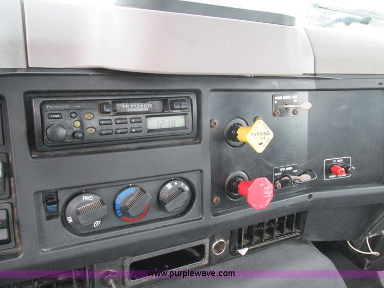 image for item BS9995 1999 International 8100 semi truck