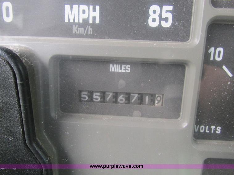 image for item BS9995 1999 International 8100 semi truck