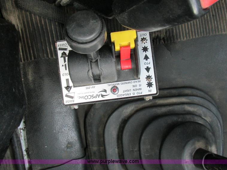 image for item BS9995 1999 International 8100 semi truck