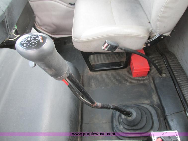 image for item BS9995 1999 International 8100 semi truck