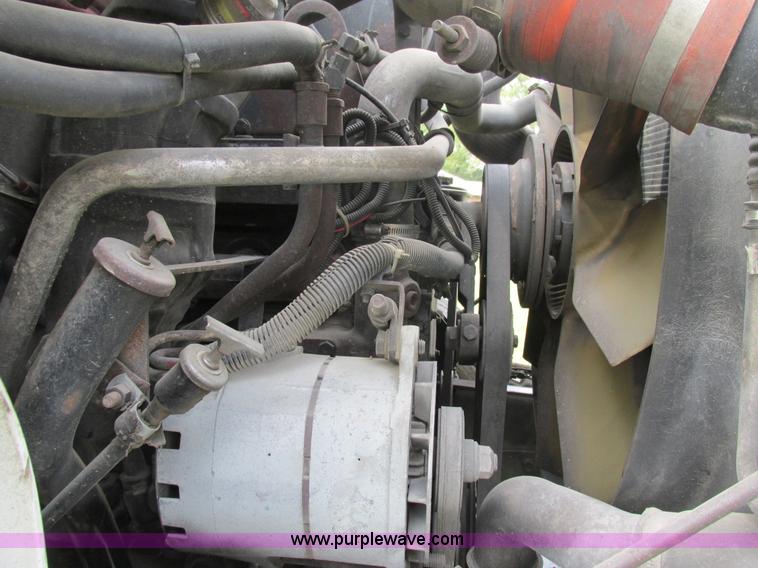 image for item BS9995 1999 International 8100 semi truck