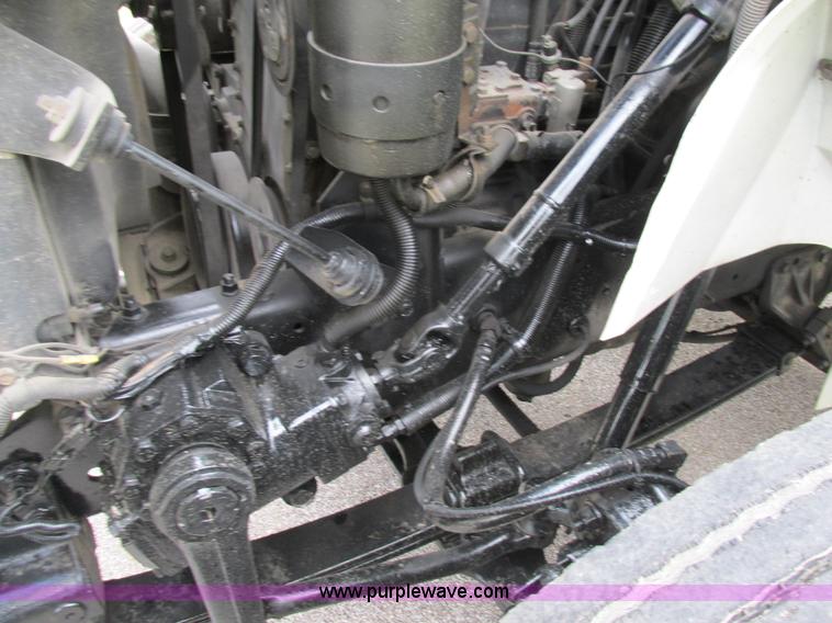 image for item BS9995 1999 International 8100 semi truck