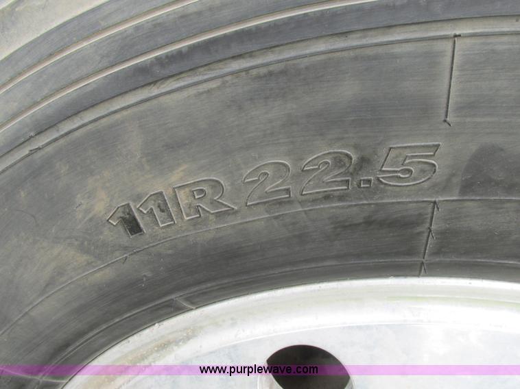 image for item BS9995 1999 International 8100 semi truck