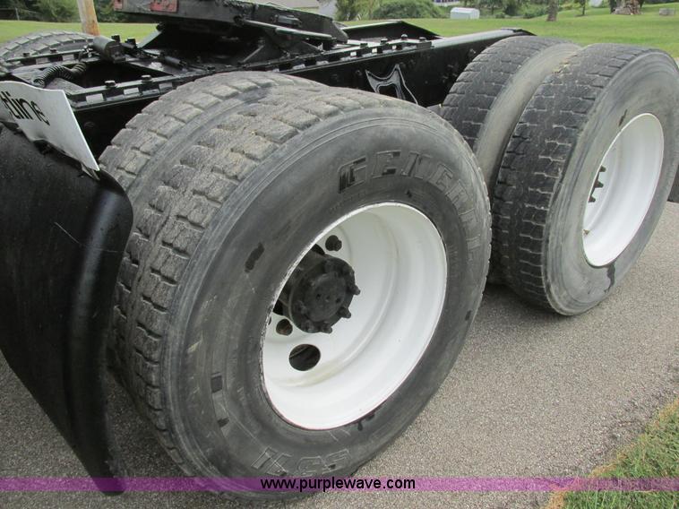 image for item BS9995 1999 International 8100 semi truck