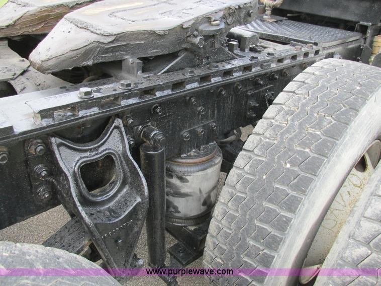 image for item BS9995 1999 International 8100 semi truck