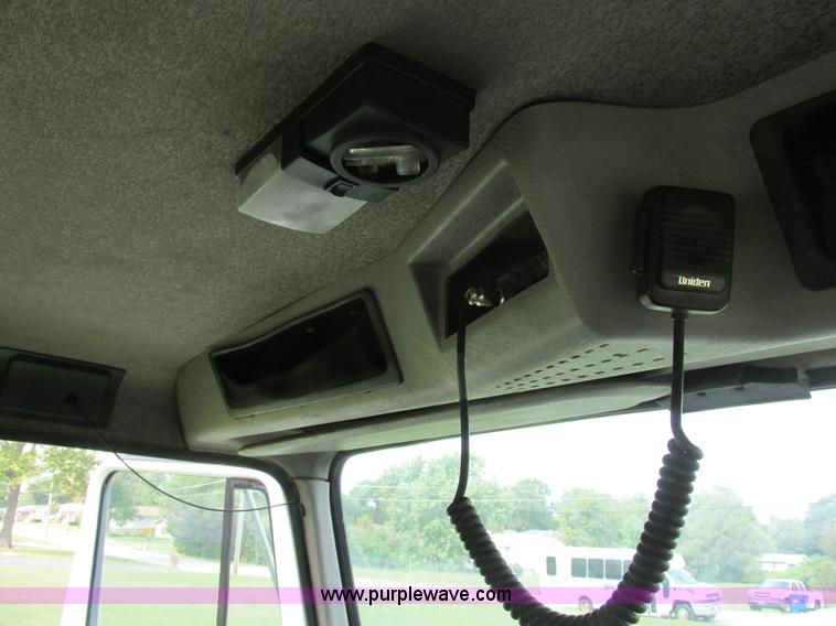 image for item BS9995 1999 International 8100 semi truck