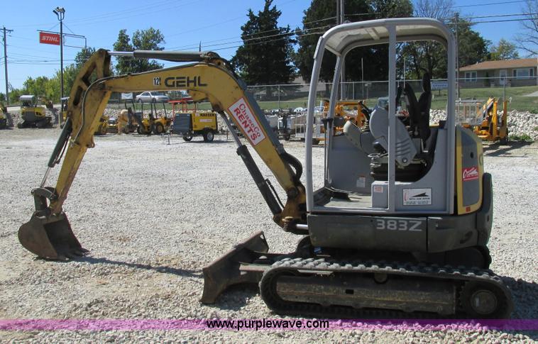 image for item BS9998 Gehl 383Z excavator
