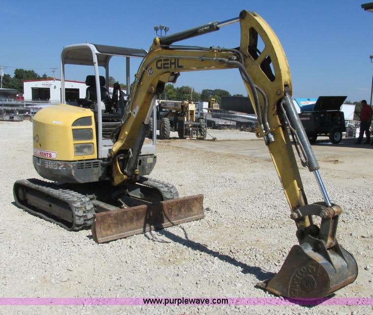 image for item BS9998 Gehl 383Z excavator