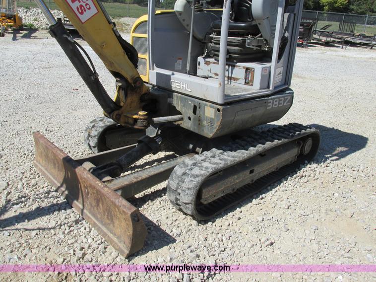 image for item BS9998 Gehl 383Z excavator