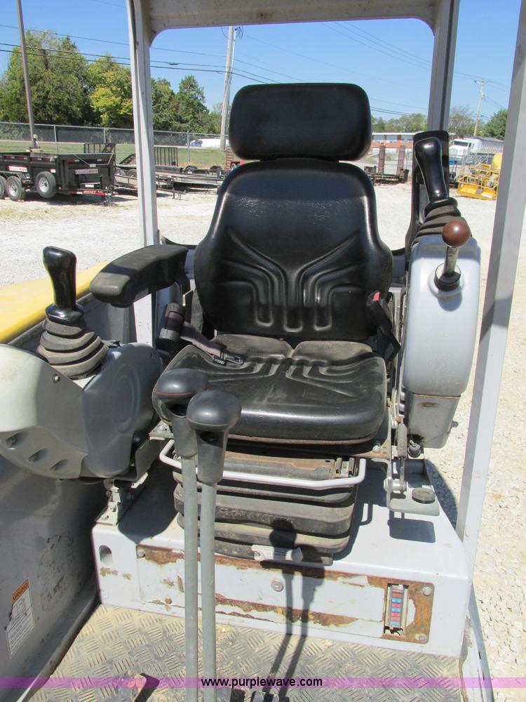 image for item BS9998 Gehl 383Z excavator