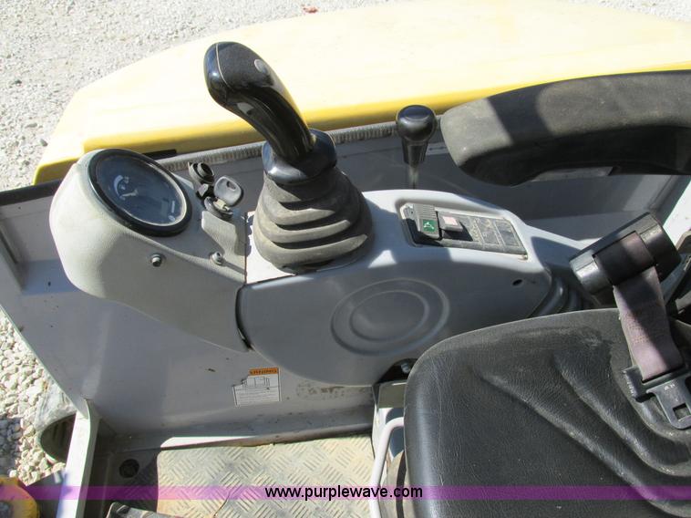 image for item BS9998 Gehl 383Z excavator