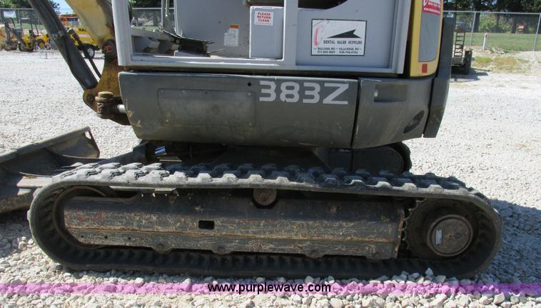 image for item BS9998 Gehl 383Z excavator