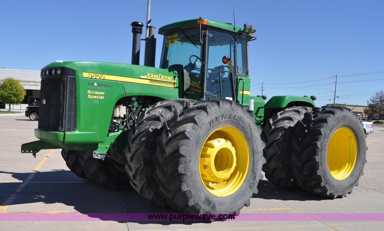 image for item G7007 2005 John Deere 9520 4WD tractor