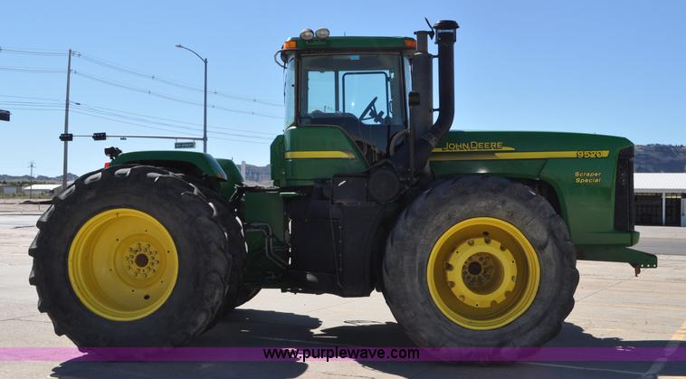 image for item G7007 2005 John Deere 9520 4WD tractor