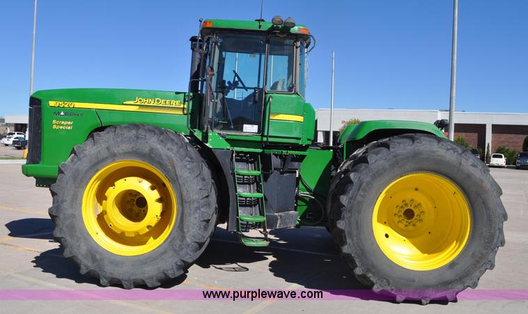 image for item G7007 2005 John Deere 9520 4WD tractor