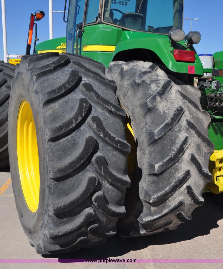 image for item G7007 2005 John Deere 9520 4WD tractor