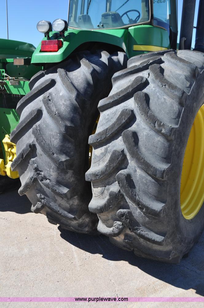 image for item G7007 2005 John Deere 9520 4WD tractor