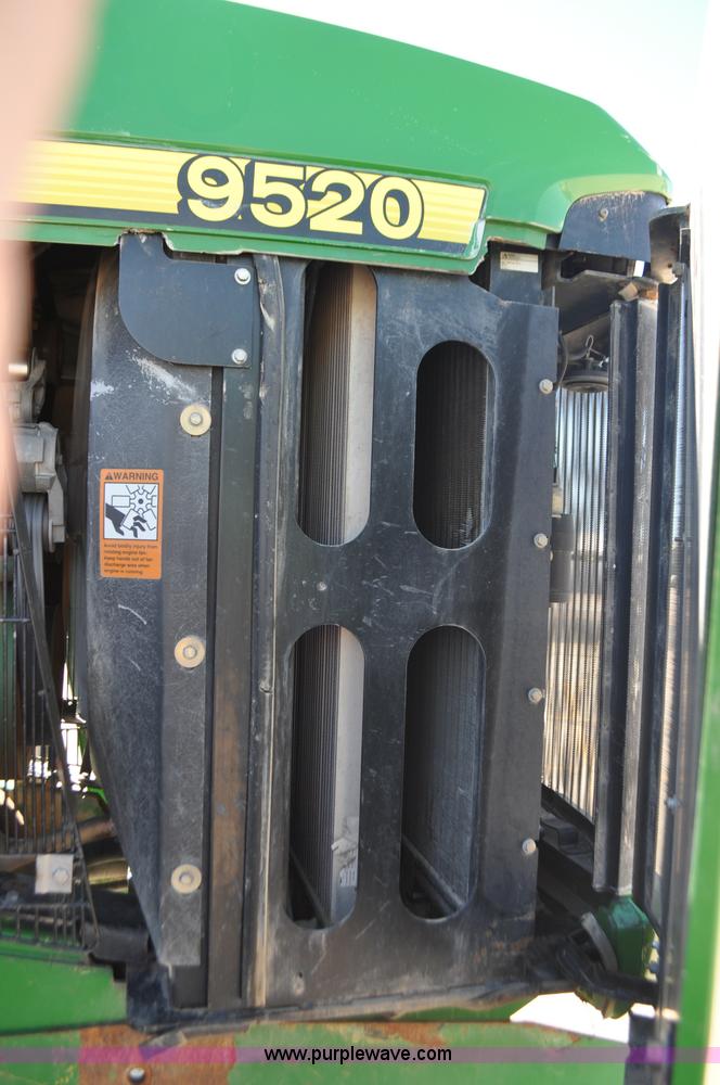 image for item G7007 2005 John Deere 9520 4WD tractor
