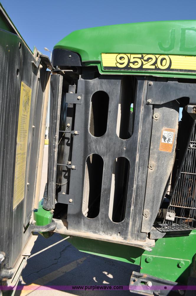image for item G7007 2005 John Deere 9520 4WD tractor