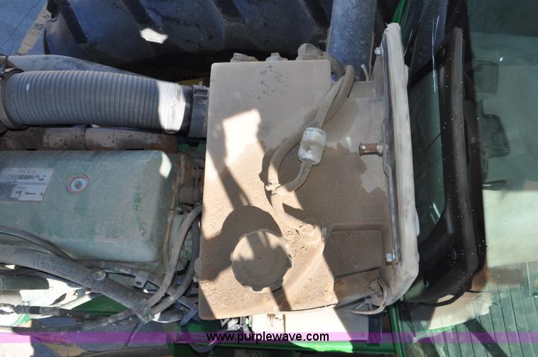 image for item G7007 2005 John Deere 9520 4WD tractor