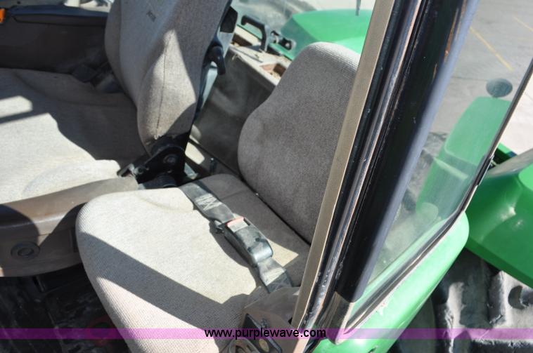 image for item G7007 2005 John Deere 9520 4WD tractor