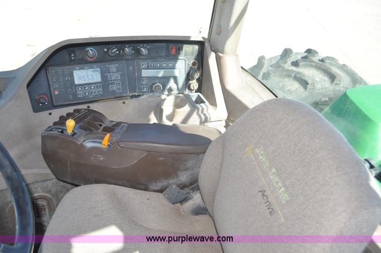 image for item G7007 2005 John Deere 9520 4WD tractor