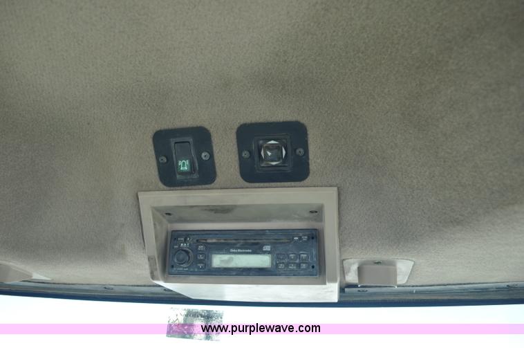 image for item G7007 2005 John Deere 9520 4WD tractor