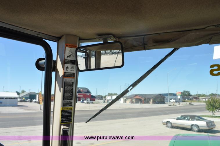 image for item G7007 2005 John Deere 9520 4WD tractor